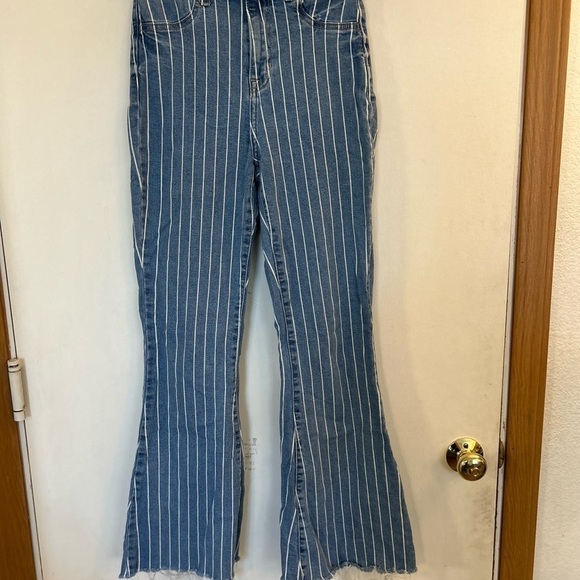 Cello Jeans Women's Juniors High Rise Denim Bell Bottom Flares size 3 - Picture 2 of 10